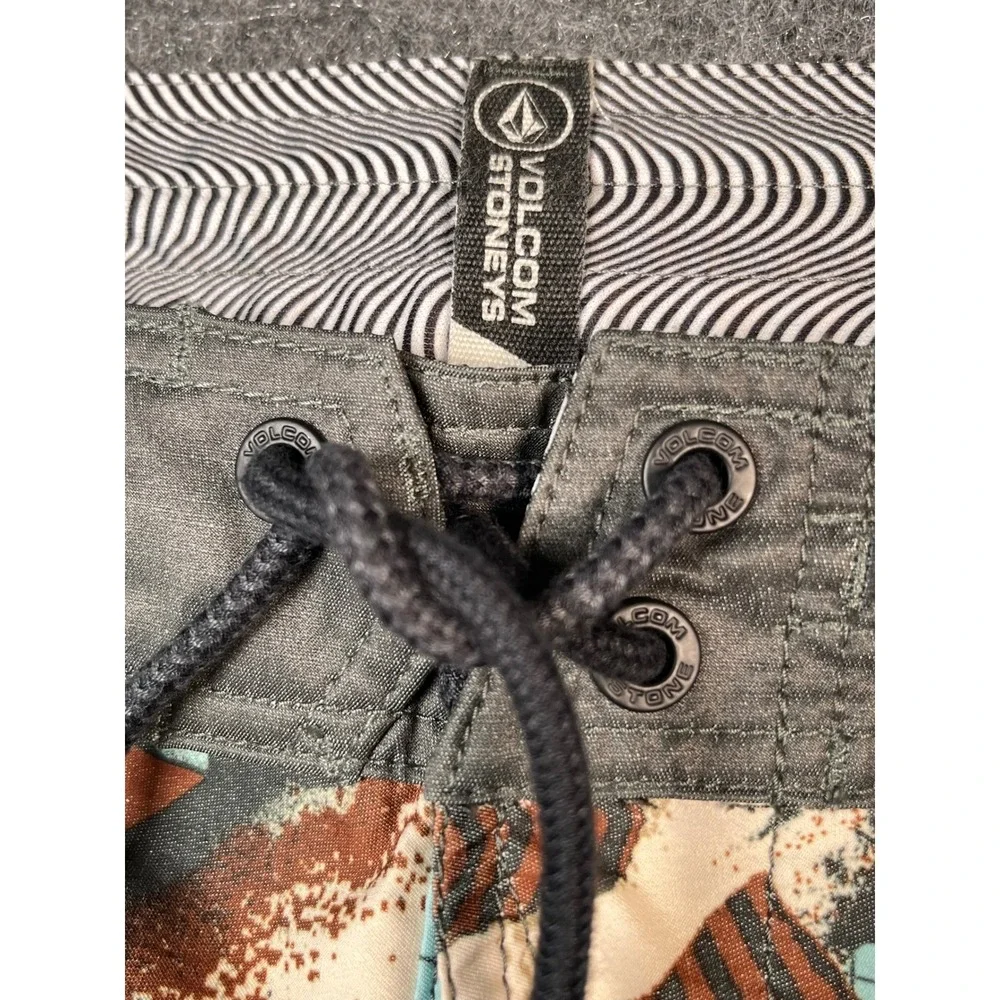 Volcom Stoneys Board Shorts Size 32‎ Palm Tree Print Beach Trunks